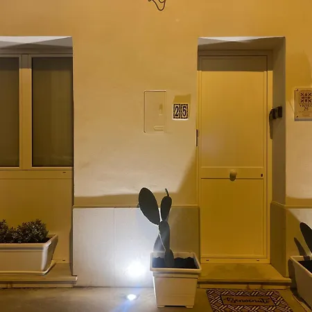 Vicolo 25 *