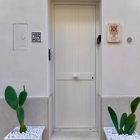 Vicolo 25 *